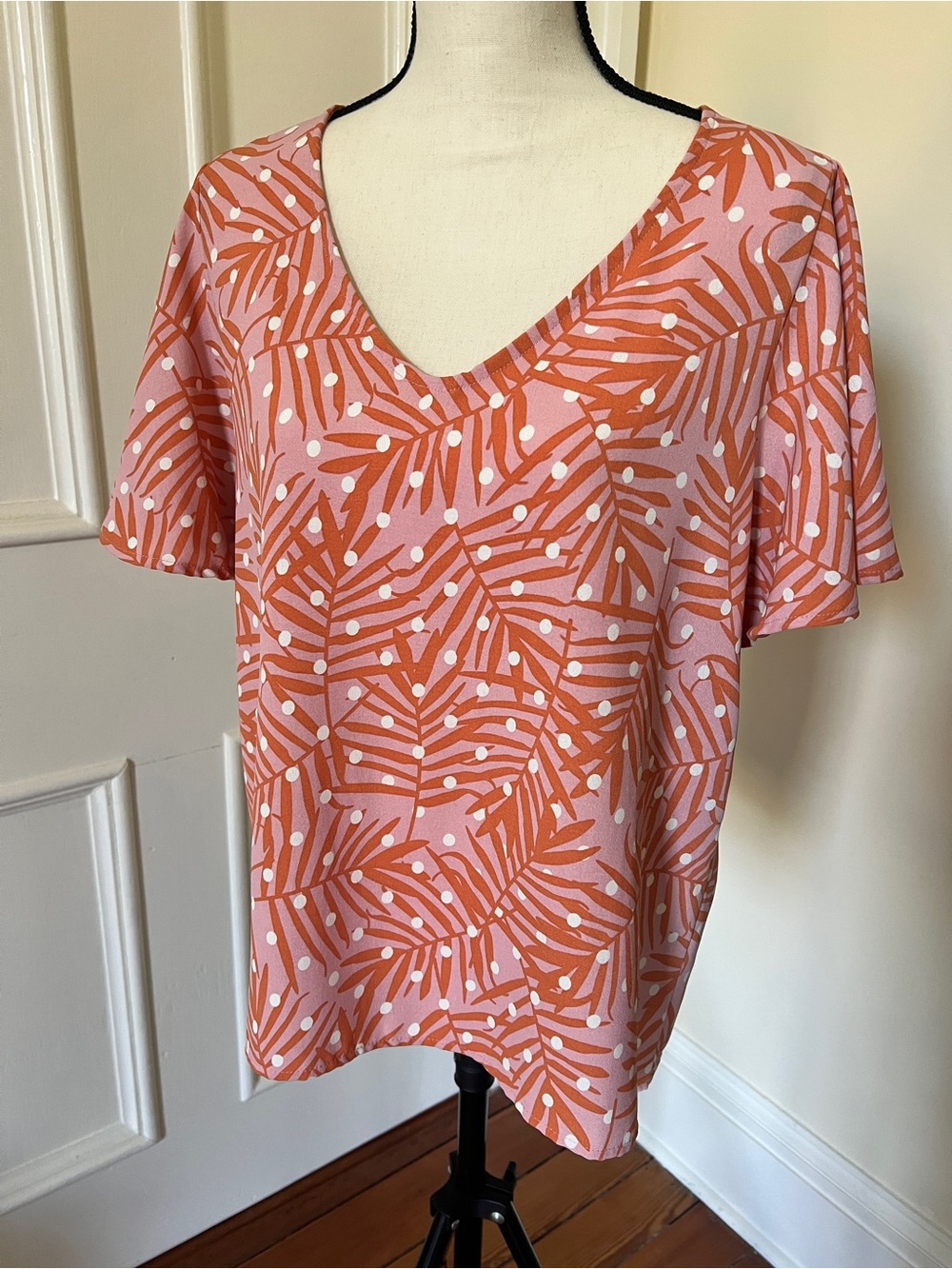 Michelle McDowell palm print & dot flutter sleeve blouse | size M